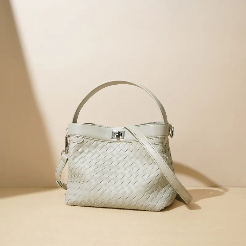 Trendikäs yksilöllinen valkoinen kudottu nahkainen bucket bag Crossbody käsilaukut
